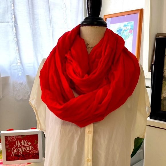 Eternity scarf. Naturally wrinkled. Solid bold red - what a stand out piece! - Picture 2 of 4